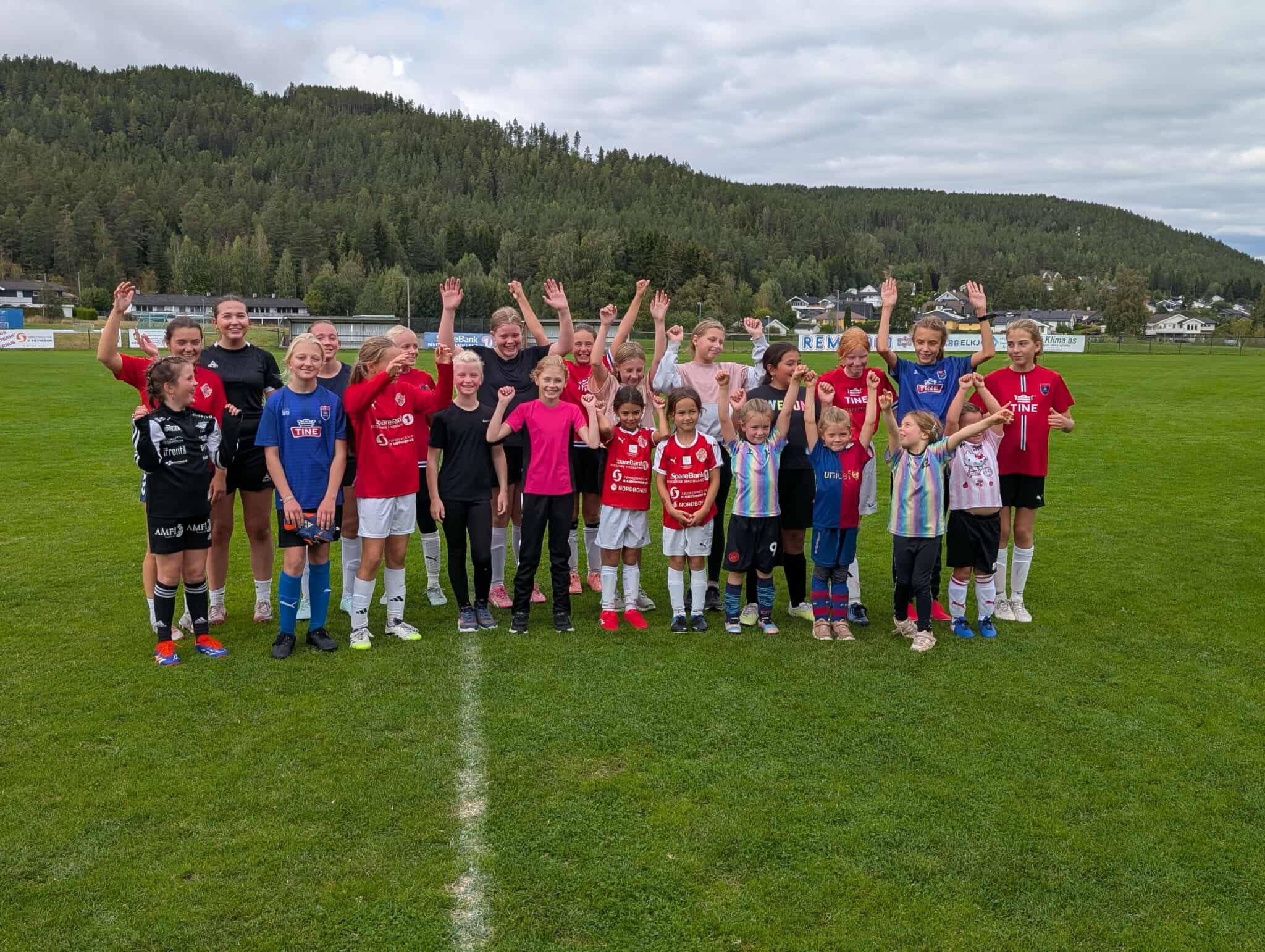 Vellykket jentefotballdag på Jevnaker Stadion!